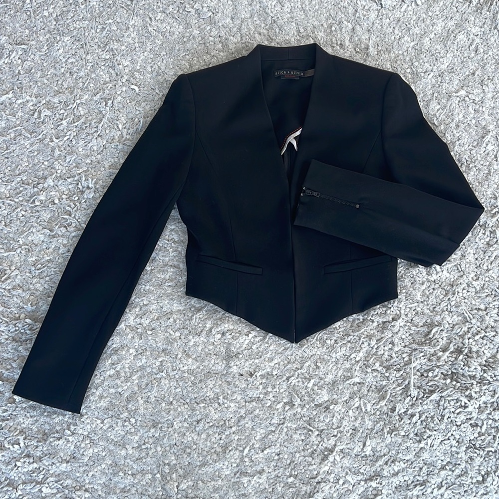 Alice + Olivia Black Suit Jacket, size: XS